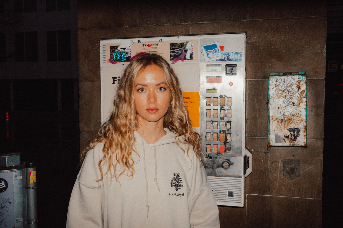 Oversize Hoodie in creme mit Stick