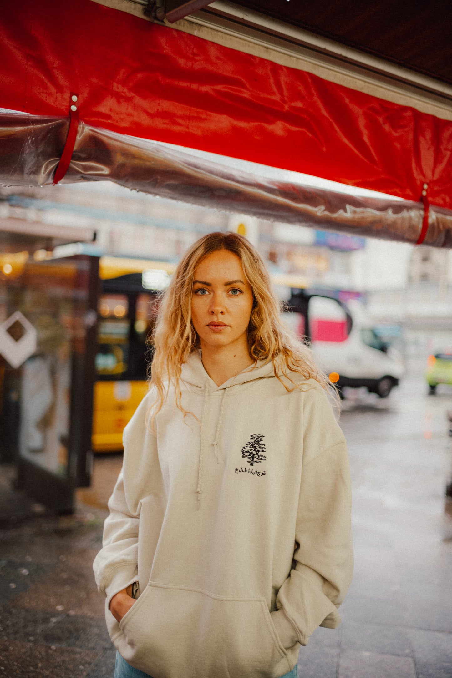 Oversize Hoodie in creme mit Stick