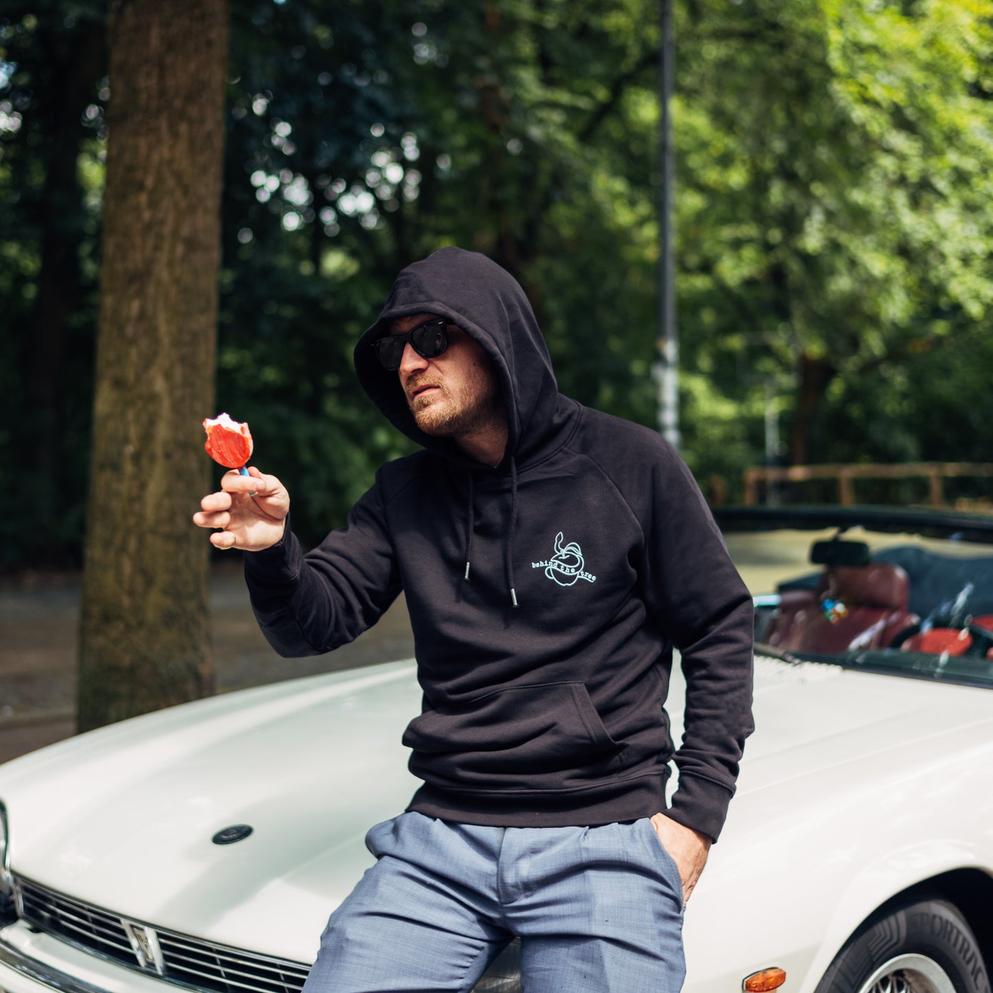 Schwarzer Hoodie
