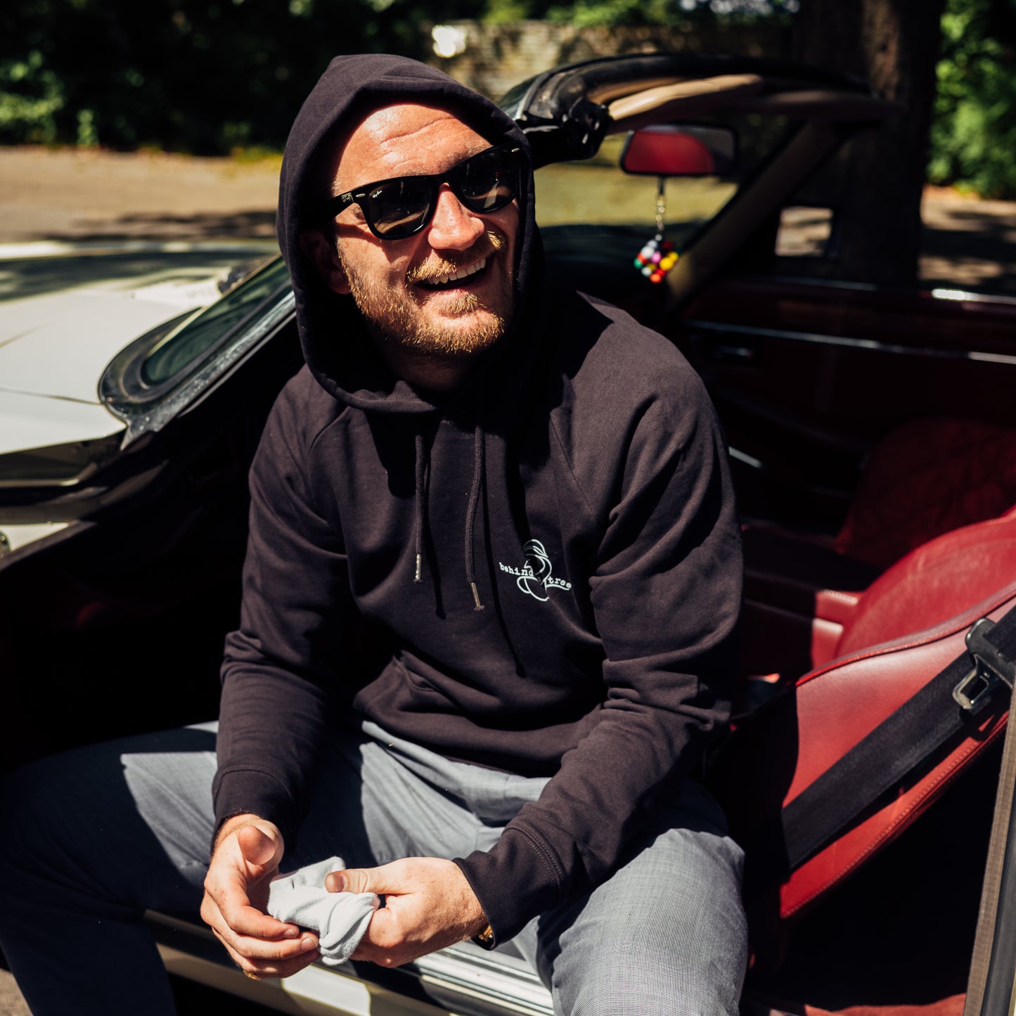 Schwarzer Hoodie